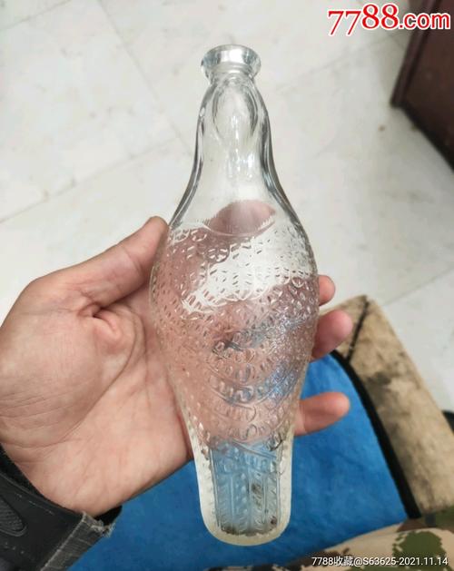 鸽子奶瓶 揭秘雏鸽喂养的神奇工具
